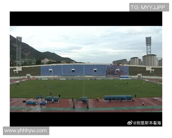 从球场到生活：揭秘足球巨星们的真实人生与背后故事