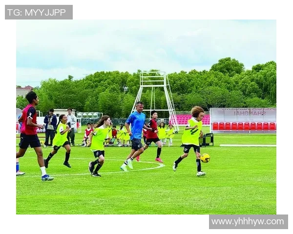 当顶级球星化身为一颗足球体验绿茵场上滚动与拼搏的奇妙旅程 当顶级球星化身为一颗足球体验绿茵场上滚动与拼搏的奇妙旅程